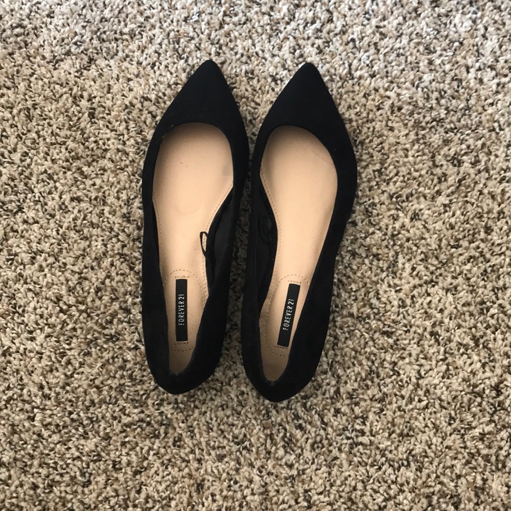 Black pointed flats